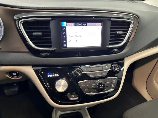 2024 Chrysler Voyager LX