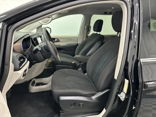 2024 Chrysler Voyager LX