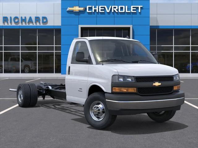 2025 Chevrolet Express Cutaway Work Van