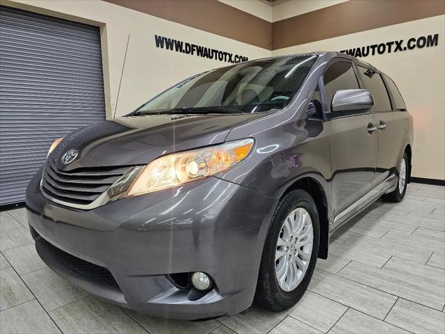 2013 Toyota Sienna XLE V6 8 Passenger