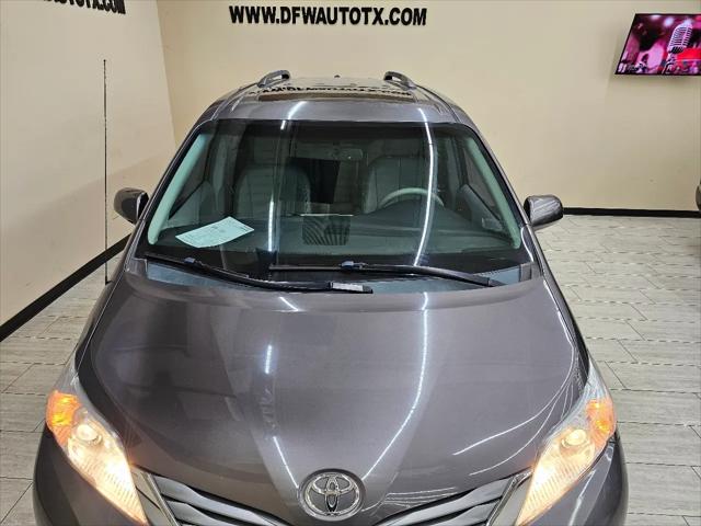2013 Toyota Sienna XLE V6 8 Passenger