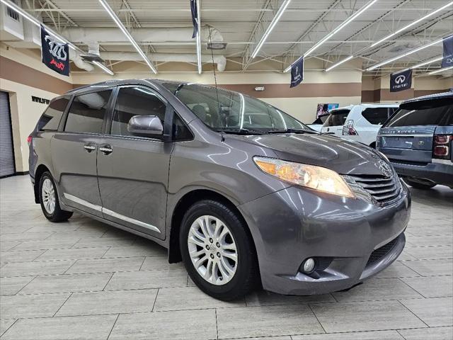 2013 Toyota Sienna XLE V6 8 Passenger