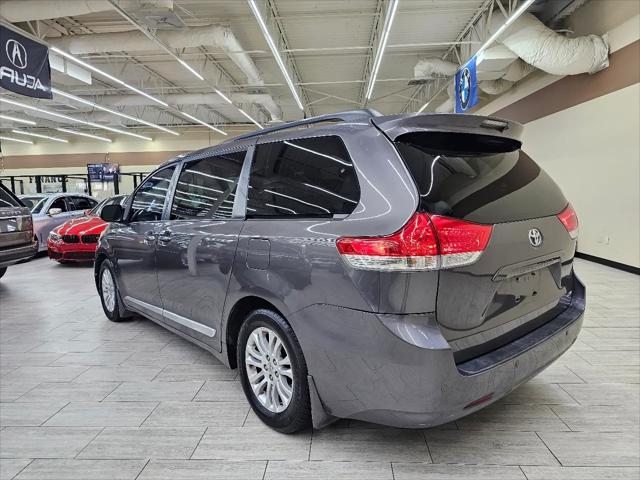 2013 Toyota Sienna XLE V6 8 Passenger