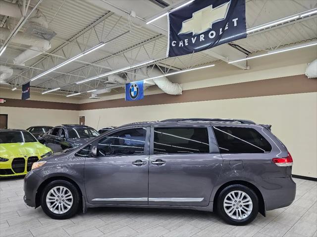 2013 Toyota Sienna XLE V6 8 Passenger