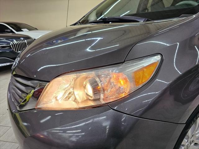 2013 Toyota Sienna XLE V6 8 Passenger