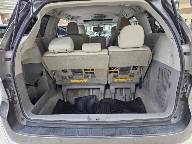 2013 Toyota Sienna XLE V6 8 Passenger
