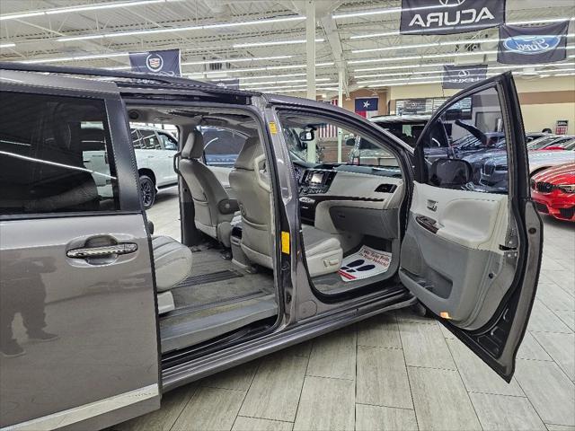2013 Toyota Sienna XLE V6 8 Passenger
