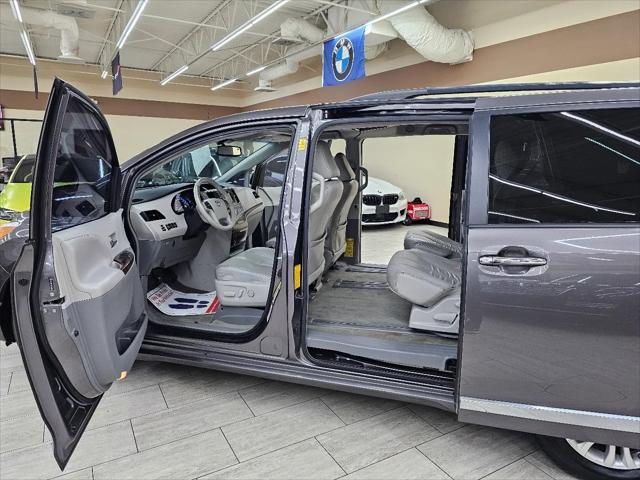2013 Toyota Sienna XLE V6 8 Passenger
