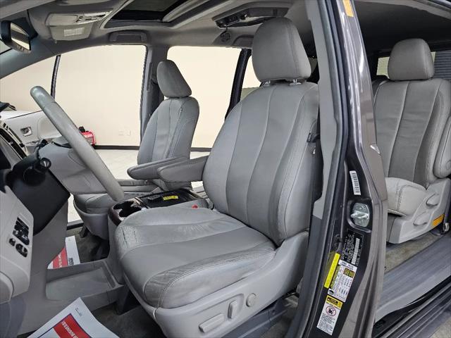 2013 Toyota Sienna XLE V6 8 Passenger