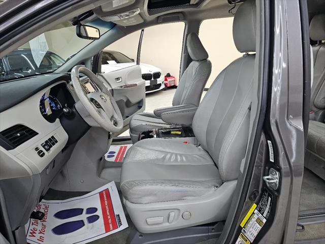 2013 Toyota Sienna XLE V6 8 Passenger