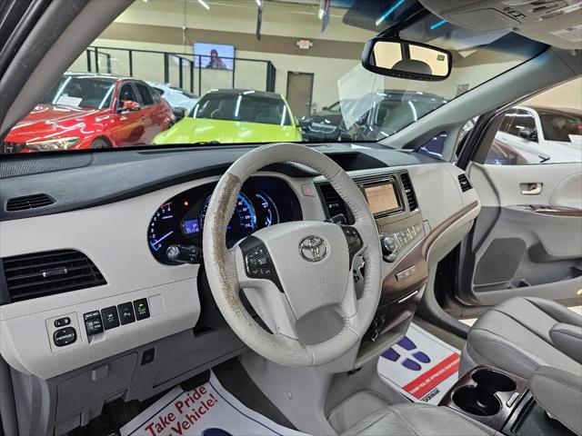 2013 Toyota Sienna XLE V6 8 Passenger