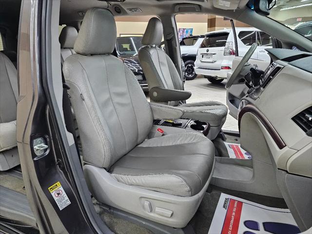 2013 Toyota Sienna XLE V6 8 Passenger