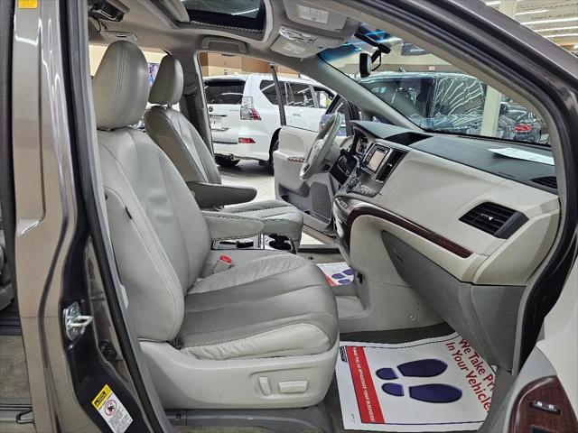 2013 Toyota Sienna XLE V6 8 Passenger