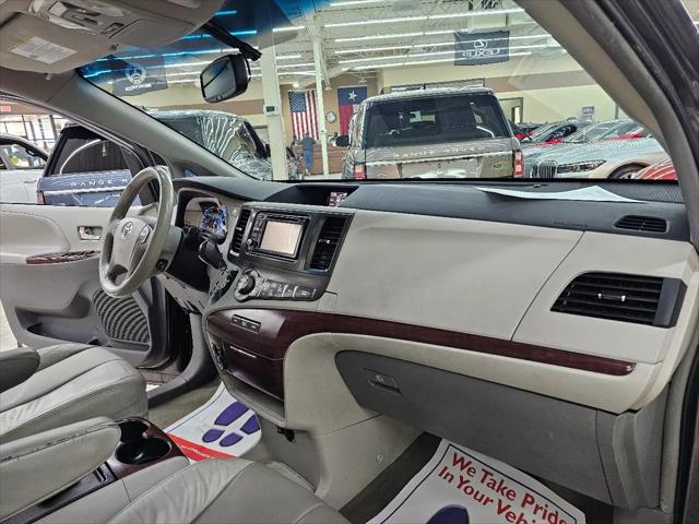 2013 Toyota Sienna XLE V6 8 Passenger