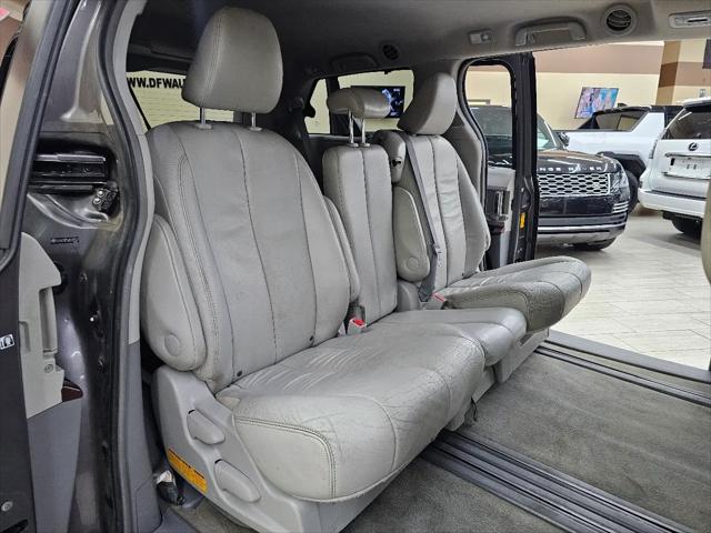 2013 Toyota Sienna XLE V6 8 Passenger