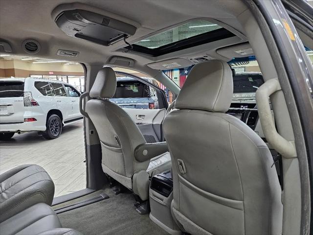 2013 Toyota Sienna XLE V6 8 Passenger