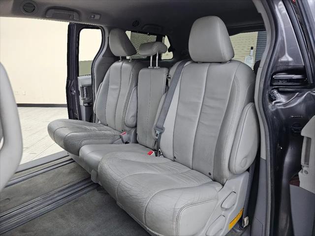 2013 Toyota Sienna XLE V6 8 Passenger