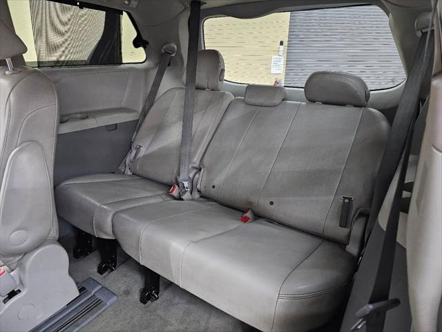 2013 Toyota Sienna XLE V6 8 Passenger