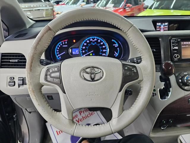 2013 Toyota Sienna XLE V6 8 Passenger