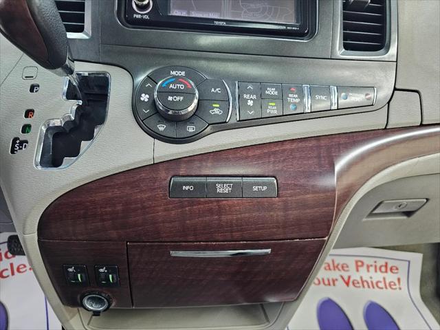 2013 Toyota Sienna XLE V6 8 Passenger