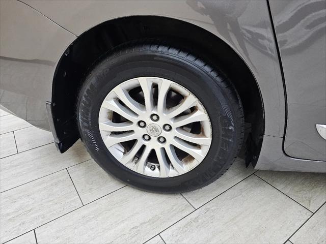 2013 Toyota Sienna XLE V6 8 Passenger
