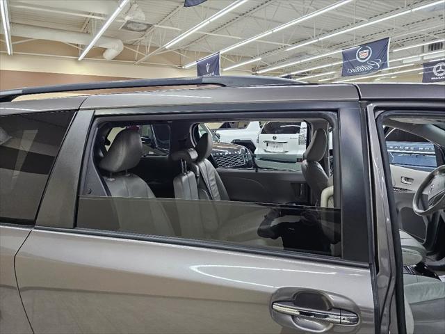 2013 Toyota Sienna XLE V6 8 Passenger