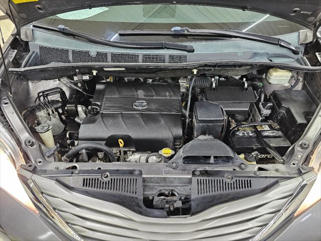 2013 Toyota Sienna XLE V6 8 Passenger