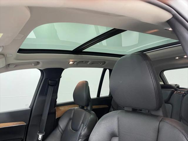 2021 Volvo XC90 T6 Momentum 7 Passenger