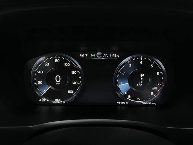 2021 Volvo XC90 T6 Momentum 7 Passenger
