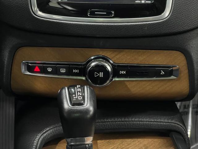 2021 Volvo XC90 T6 Momentum 7 Passenger