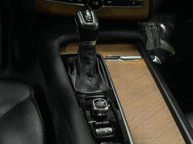 2021 Volvo XC90 T6 Momentum 7 Passenger