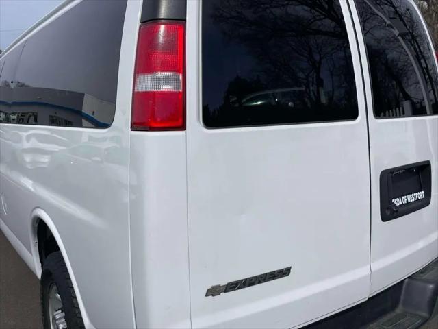 2020 Chevrolet Express Passenger RWD 3500 Extended Wheelbase LT