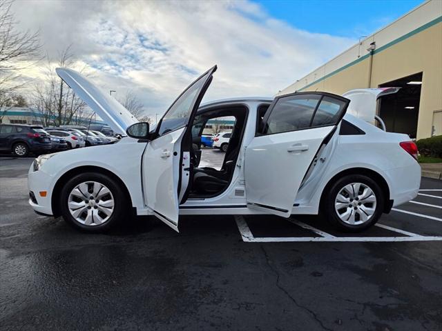 2013 Chevrolet Cruze LS Auto