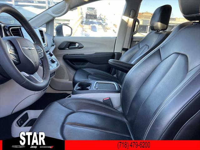 2023 Chrysler Pacifica Hybrid Touring L