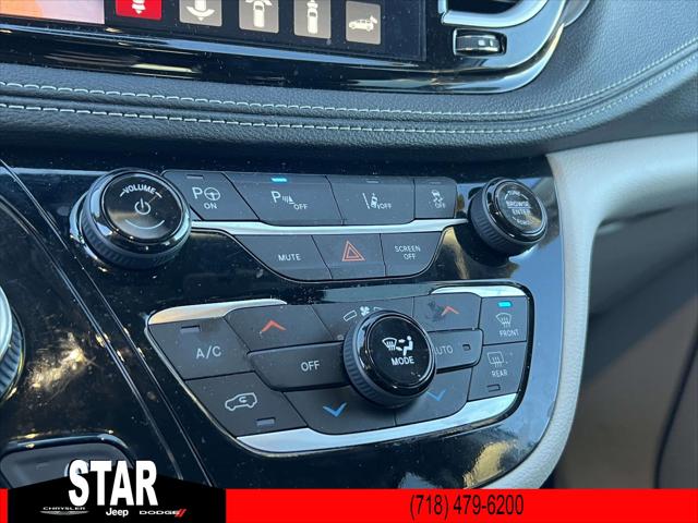 2023 Chrysler Pacifica Hybrid Touring L