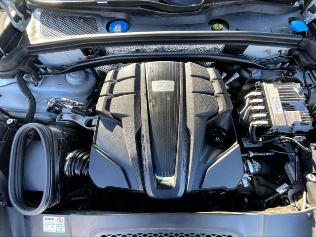 2021 Porsche Macan Turbo