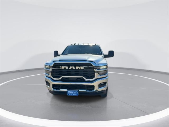 2026 RAM Ram 3500 RAM 3500 TRADESMAN CREW CAB 4X4 8 BOX