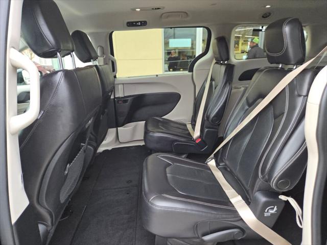 2022 Chrysler Pacifica Touring L