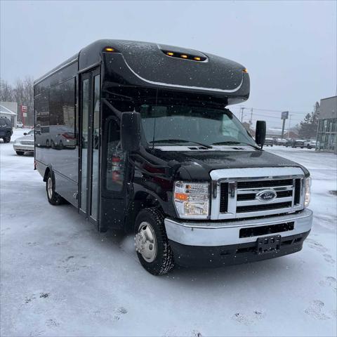 2025 Ford E-450 Cutaway E-450 DRW 158 WB