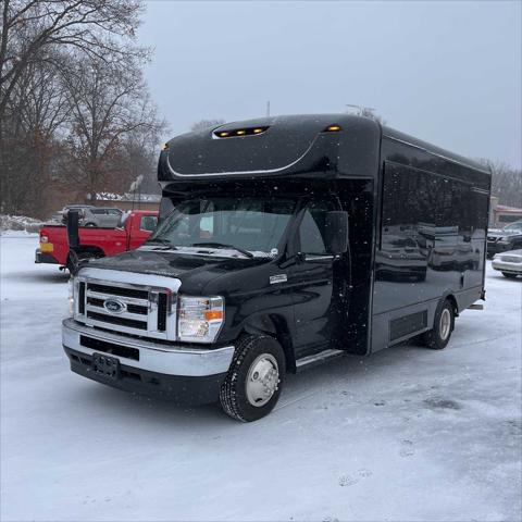 2025 Ford E-450 Cutaway E-450 DRW 158 WB