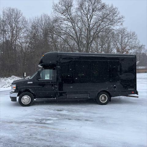 2025 Ford E-450 Cutaway E-450 DRW 158 WB