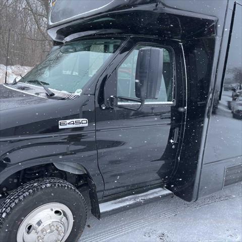 2025 Ford E-450 Cutaway E-450 DRW 158 WB