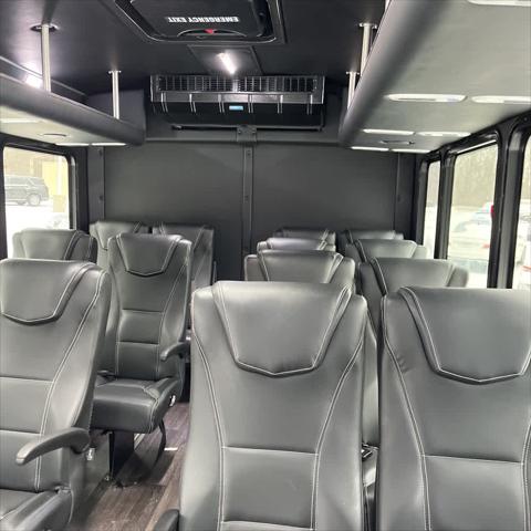 2025 Ford E-450 Cutaway E-450 DRW 158 WB