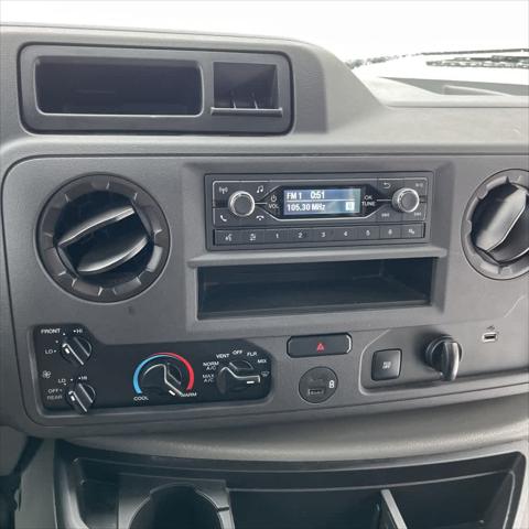 2025 Ford E-450 Cutaway E-450 DRW 158 WB