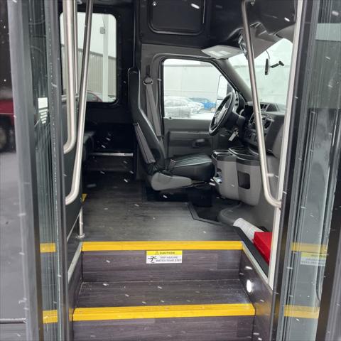 2025 Ford E-450 Cutaway E-450 DRW 158 WB