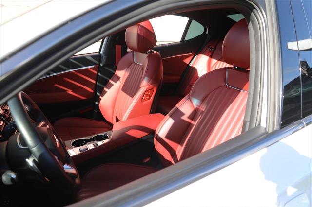 2023 Genesis G70 2.0T RWD