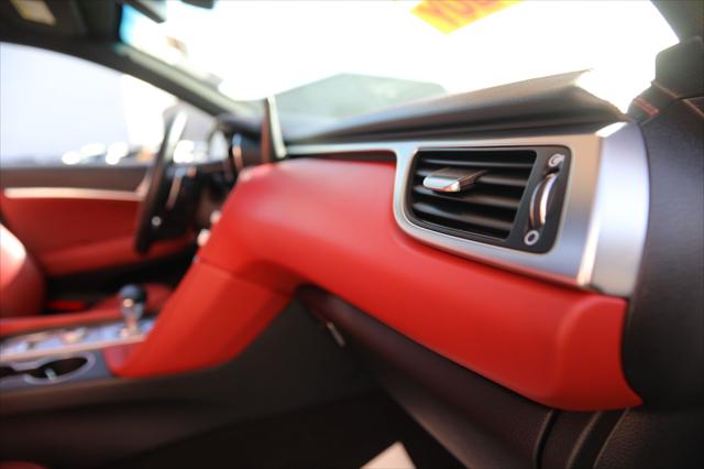 2023 Genesis G70 2.0T RWD