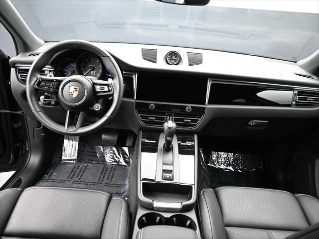 2025 Porsche Macan T