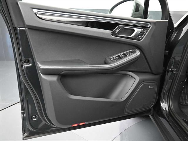 2025 Porsche Macan T