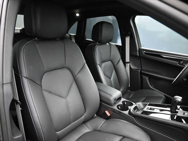 2025 Porsche Macan T
